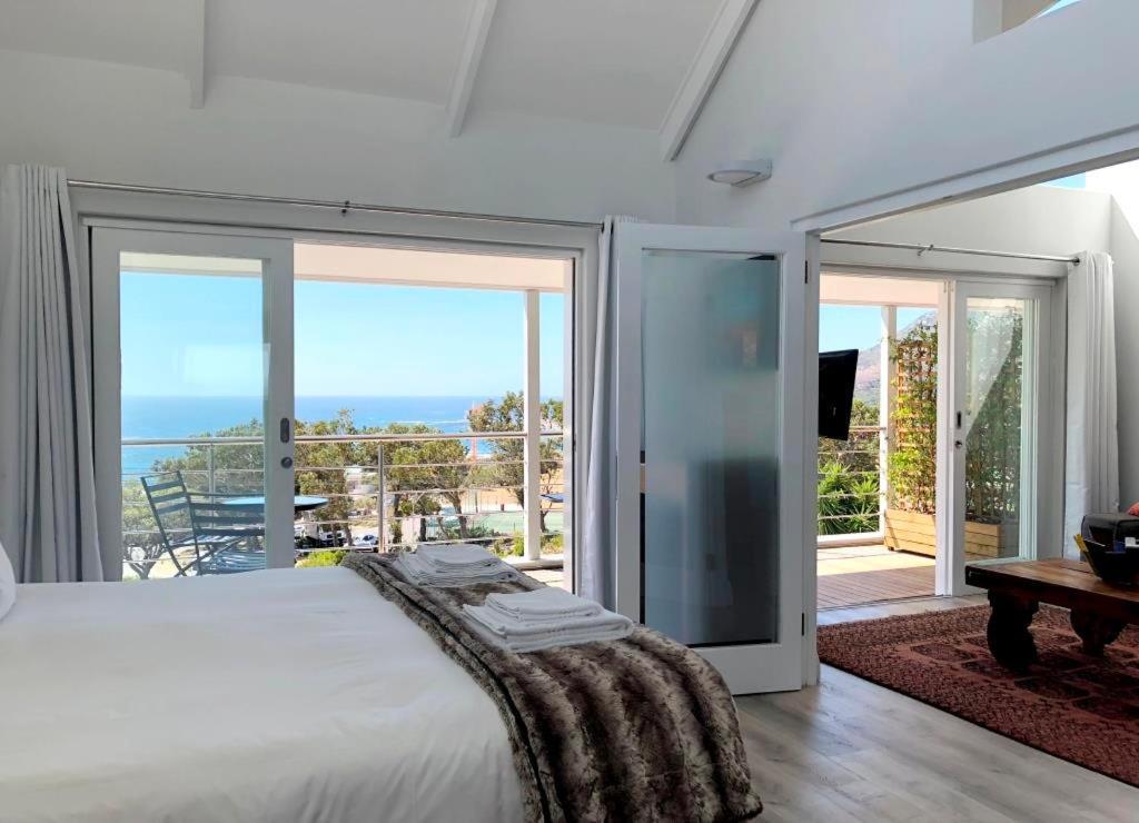 Apartament Bright Camps Bay Loft With Stunning Views And Shared Pool Kapsztad Zewnętrze zdjęcie