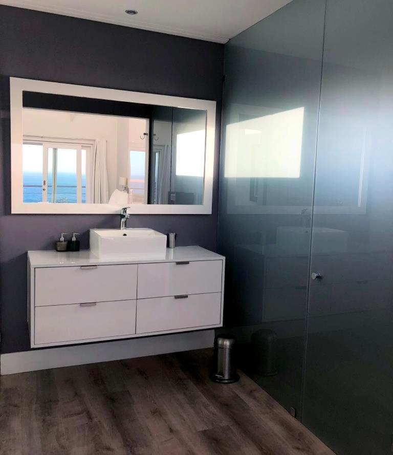 Apartament Bright Camps Bay Loft With Stunning Views And Shared Pool Kapsztad Zewnętrze zdjęcie